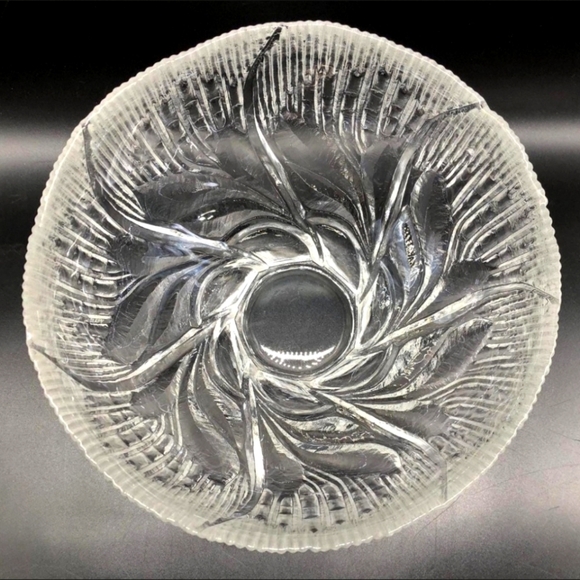 Vintage 24% Lead Crystal Salad Bowl - Ribbed Leaf Cut Glass Mid-Century Elegant - Picture 3 of 5